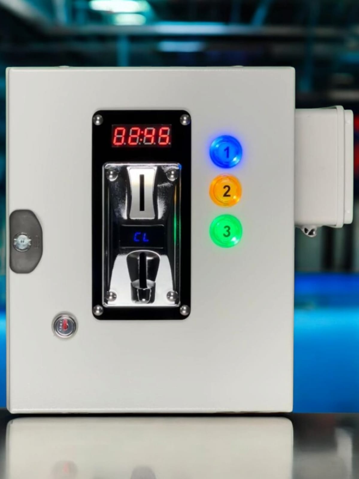 Monedero electrónico para 3 dispositivos de 12V con lector de monedas, pantalla digital y botones de activación frontal